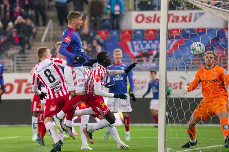 Andrej Ilic header inn 1-0 mot Tromsø (Foto: Fredrik Varfjell / NTB)